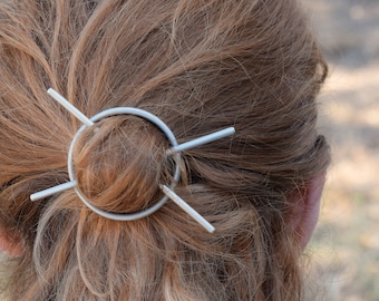 Silver circle hair barrette with 2 silver sticks