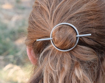 Silver circle hair barrette with silver stick