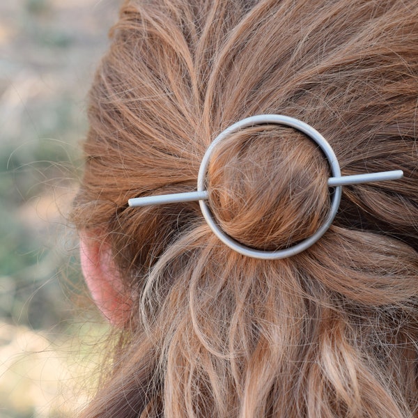 Barrette de pelo de círculo plateado con palo de plata