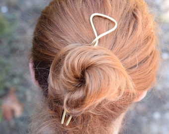 Loop brass hair pin