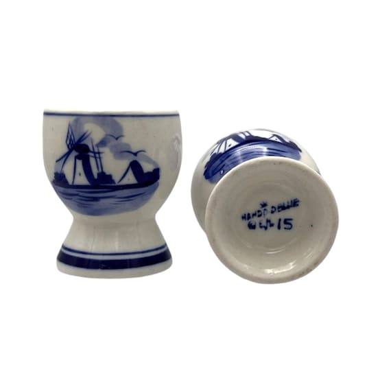 デルフトブルーと白の磁器の半熟卵カップ/ホルダーの