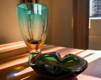 Murano Sommerso Green Brown & Moss bicolor Kunst Glas Blumenvase wahrscheinlich Flavio Poli (Italienisch, 1900-1984) für Seguso Vetri D'Arte, 1960er Jahre.