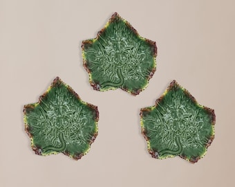 Plato de hoja de mayólica, Bordallo Pinheiro Trio / Platos de uva / Verde Amarillo Borgoña / 9,5 pulgadas