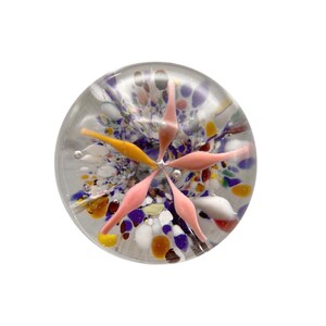 Paperweight w/ Central Pink and Yellow Flower of 5 Petals with Controlled Bubbles from a White & Blue Polychrome abstract Flower bed