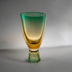 Murano Sommerso Green Brown & Moss bicolor Kunst Glas Blumenvase wahrscheinlich Flavio Poli (Italienisch, 1900-1984) für Seguso Vetri D&#39;Arte, 1960er Jahre.