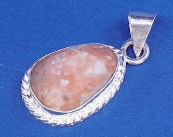 Vintage (520208) Sterling silver handmade pendant, solid 925 silver pendant with agate inlay, stamped 925