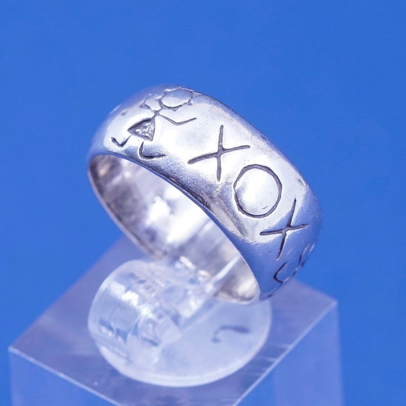 stamped 925 925 band with \u201cXOXO\u201d girl boy figures embossed vintage sterling silver handmade ring Size 7.5