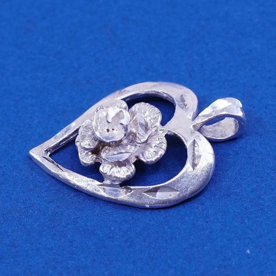 Vintage Sterling silver handmade pendant, solid 925 silver heart with flower View 2