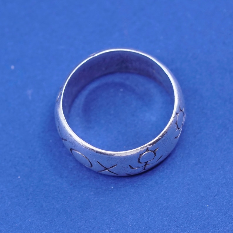 stamped 925 925 band with \u201cXOXO\u201d girl boy figures embossed vintage sterling silver handmade ring Size 7.5