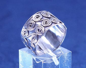 sz 7.25, vtg Sterling silver handmade ring, 925 wide band w/ swirl texture