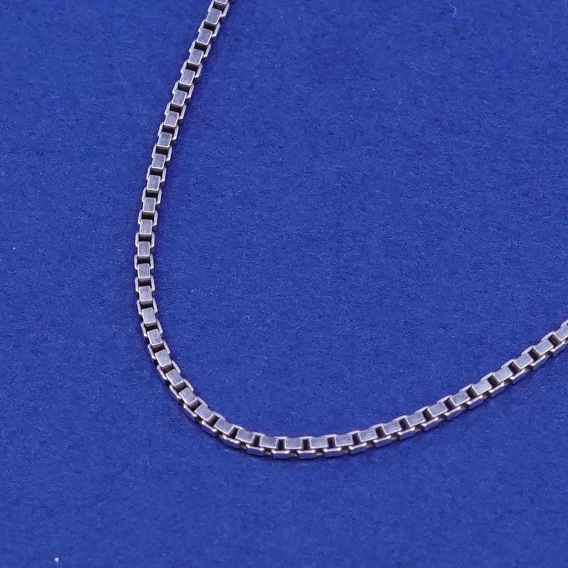 スターリングシルバーの刻印のある箱です。506gあります