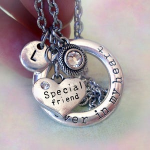 Collar "Amigo especial para siempre en mi corazón" personalizado con dije de letra W y cristal de piedra de nacimiento, regalo para amigo, cumpleaños de amigo, regalo para mejor amiga