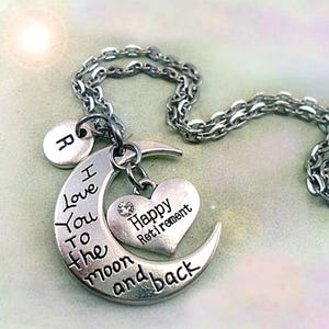 Feliz Jubilación, Te Amo Hasta la Luna y de Más Allá. Collar de Feliz Jubilación, Dije Personalizado con Letra W, Regalo de Feliz Jubilación, Regalo para Jubilados.