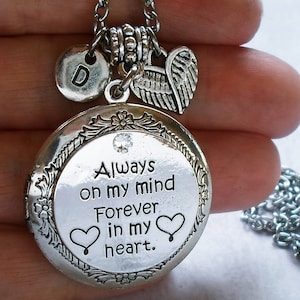 Medallón conmemorativo "Siempre en mi mente, por siempre en mi corazón" con dije de letra, recuerdo de duelo, recuerdo familiar, llavero disponible