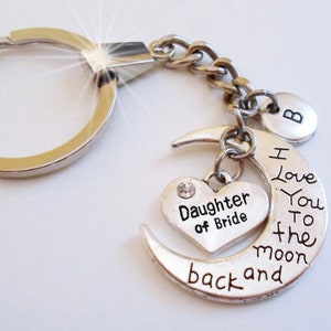 Hija de la novia Te amo hasta la luna y más allá Llavero o tirador de cremallera con dije de letra de tu elección, hecho a mano con amor
