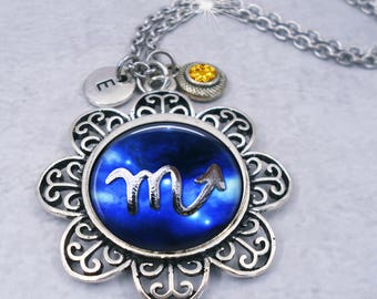 Collar con colgante del signo zodiacal Escorpio, con cristal de piedra natal brillante y dije de letra. Ideal para cumpleaños de octubre o noviembre. ¡Hecho a mano con amor!