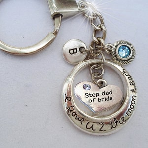 Llavero o tirador de cremallera con dije de letra y cristal de piedra de nacimiento "Padrastro de la novia, te amo 2 the Moon and Back", hecho a mano con amor
