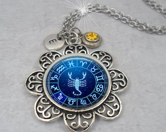 Collar del signo zodiacal Escorpio con cristal brillante de piedra natal y dije con la letra de tu elección, ideal para cumpleaños de octubre o noviembre. Regalo para Escorpio.