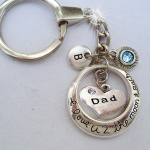 Llavero o clip para mochila "Papá, te amo, 2 de la luna y más allá" con cristal de piedra de nacimiento y dije de letra, regalo para el Día del Padre, cumpleaños de papá