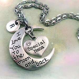 Collar especial "Te amo hasta la luna y de regreso" con dije de letra de tu elección, regalo especial para la abuela, regalo de cumpleaños para la abuela, "Te amo a la abuela"