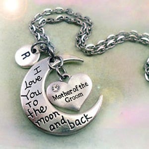 Collar "Te amo hasta la luna y de regreso" para madre del novio con dije de letra a elegir, collar para madre del novio, regalo para madre del novio