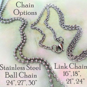 Puede incluir: Imagen que muestra opciones de cadenas de acero inoxidable. Incluye una cadena de bolas de 61 cm, 68 cm y 76 cm de largo, y una cadena de eslabones disponible en 41 cm, 46 cm, 53 cm y 61 cm. El texto "Chain Options" es visible.
