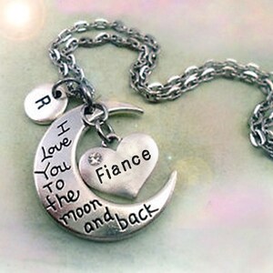 Collar "Te amo hasta la luna y de regreso" con dije de letra de tu elección, regalo para prometido, cumpleaños de prometido, te amo