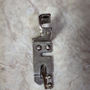 Singer Slant Shank Adjustable Zipper Foot 161166 Sewing Machine Attachment  