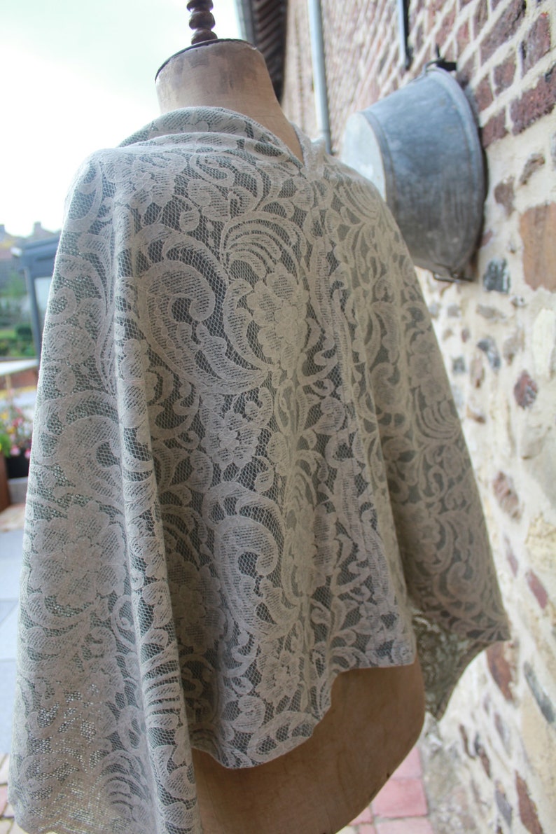 Shawl cape wool white lace