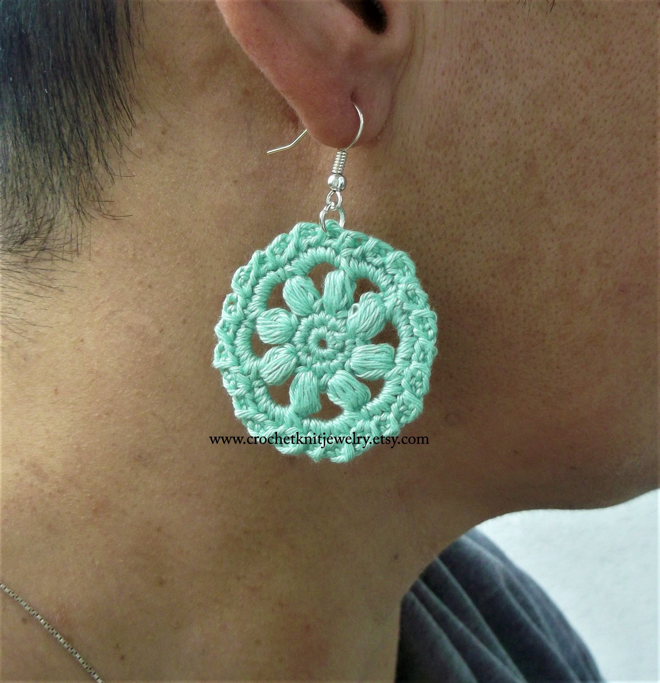 Little Treasures: Flower Crochet Earrings - free pattern