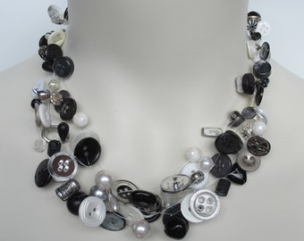 Collier, collier de boutons, collier avec perles et boutons, collier de perles, collier de déclaration, collier, chaîne