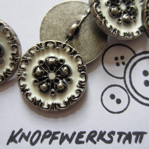 5 Metallknöpfe 18 oder 32mm, Buttons, Trachtenknöpfe, flache Knöpfe, silber-weiß, metal button, Mantelknopf, Ösenknopf, Blumenmotiv