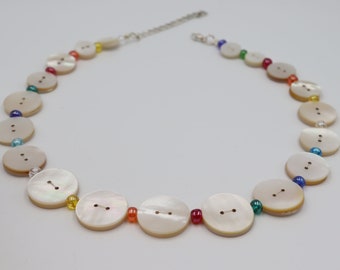 Mother of pearl chain, button chain, chain with pearls and buttons, buttons, perlon chain, statement chain, button, button necklace, rainbow chain
