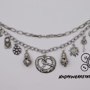 Charivari, mit verschiedenen Charm Anhängern, Dirndlschmuck, Miederschmuck, Dirndl, Tracht, Oktoberfest, Bayern, Frauen Charivari