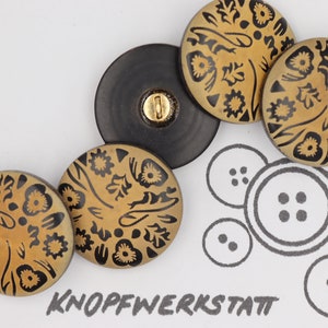 5 horn buttons 18 mm or 22 mm, buttons, traditional buttons, buttons with striking pattern, shank button, flower motif, natural product, light brown