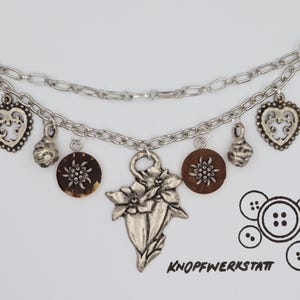 Charivari, mit verschiedenen Charm Anhängern, Dirndlschmuck, Miederschmuck, Dirndl, Tracht, Oktoberfest, Bayern, Frauen Charivari