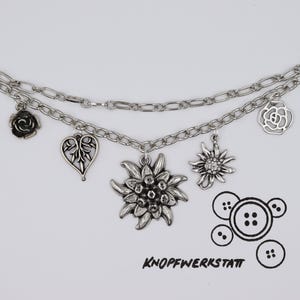 Charivari, mit verschiedenen Charm Anhängern, Dirndlschmuck, Miederschmuck, Dirndl, Tracht, Oktoberfest, Bayern, Frauen Charivari