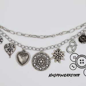 Charivari, mit verschiedenen Charm Anhängern, Dirndlschmuck, Miederschmuck, Dirndl, Tracht, Oktoberfest, Bayern, Frauen Charivari