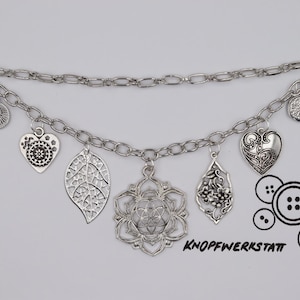 Charivari, mit verschiedenen Charm Anhängern, Dirndlschmuck, Miederschmuck, Dirndl, Tracht, Oktoberfest, Bayern, Frauen Charivari