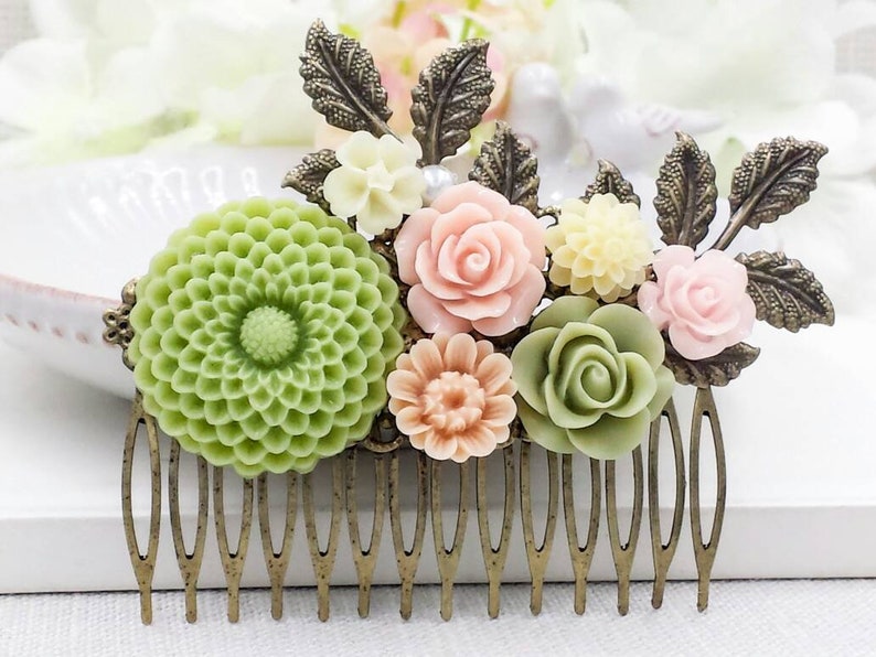 Dahlia Hair Comb Spring Green Chrysanthemum Flower Hair Comb Blush Pink Leaf Collage Hair Accessory Shabby Chic Garden Wedding Gift for Her