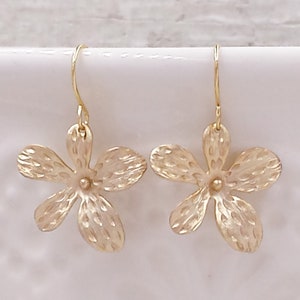 Wild Lily Earrings Matte Gold Flower Earrings Botanical Garden Floral Everyday Jewelry Wedding Birthday Prom Party