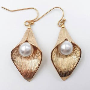 Calla Lily Earrings, Gold Calla Lily White Cream Pearl Dangle Earrings ...