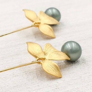 Sage Green Pearl Earrings Gold Flower Olivine Earrings Gold - Etsy