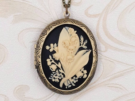 Big store locket necklace