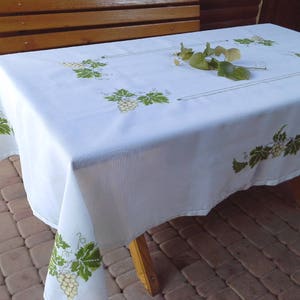 Set of cotton tablecloth & 6 napkins with grapes embroidery, embroidered tablecloth, handmade table cover, country style, cottage chic