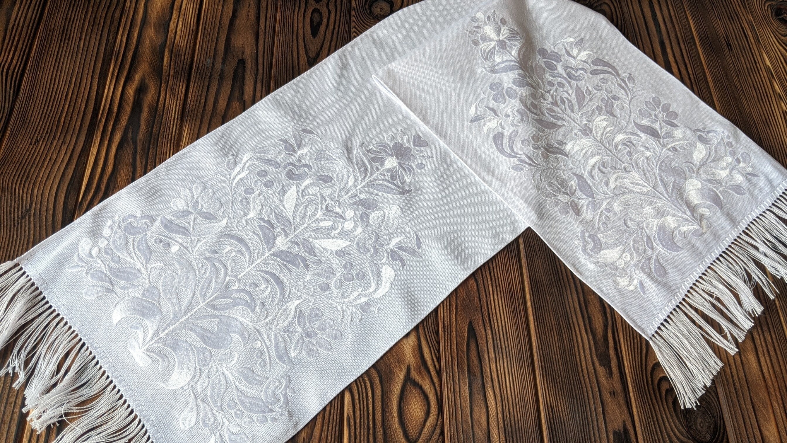 アンティーク花柄刺繍リネン ルシュニキ rushnyk 100年前の物 ウクライナ刺繍のrushnikルシュニクと呼ばれる貴重なvintageの布