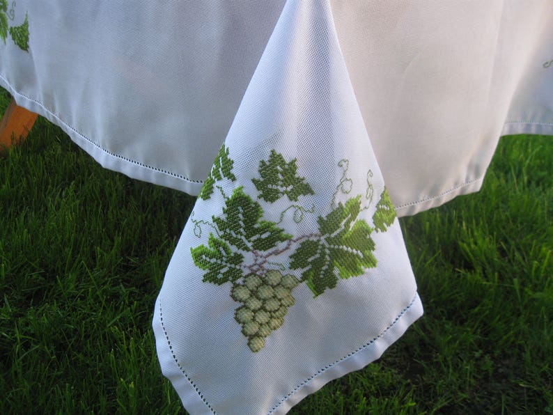 Set of Cotton Tablecloth & 6 Napkins With Grapes Embroidery