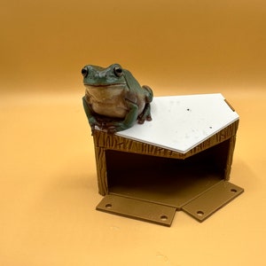 Frogio - frog tree house - pet housing