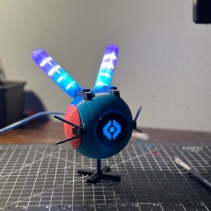 Destiny Ghost Shell: replica cosplay stampata in 3D con espositore