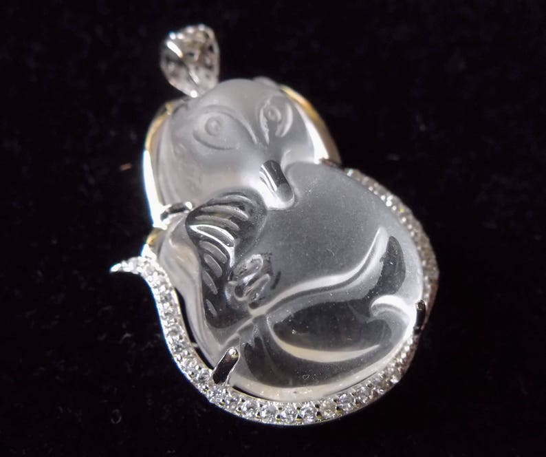 Wisdom Fox Crystal White Quartz Gemstone Healing Crystal with Stainless Steel Fashion Pendant